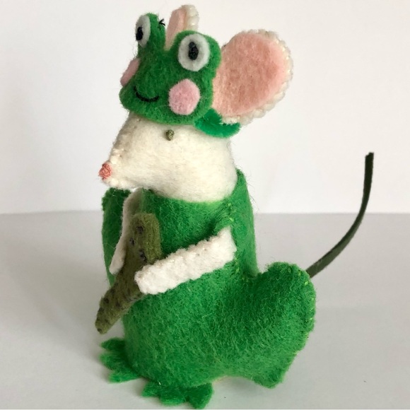 Spring Peeper Green Frog dressed Felt mouse holding a baby  tadpole pollywog - Picture 6 of 13